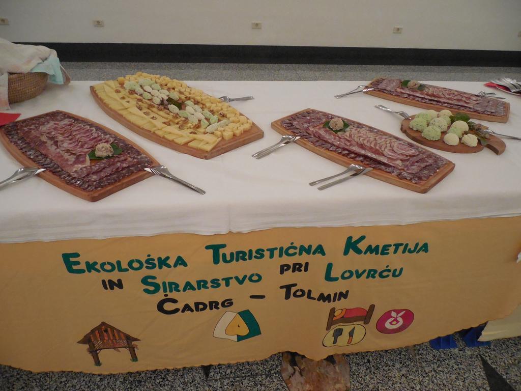 Ekoloska Turisticna Kmetija Pri Lovrcu Tolmin Dış mekan fotoğraf